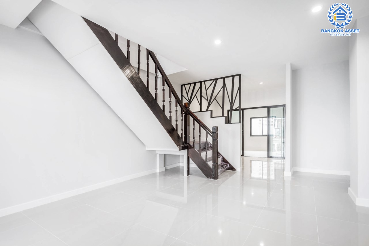 บ้านมือสองตกแต่งใหม่ ม.พิบูลย์การ์เด้นวิลล์ ถนนพิบูลย์สงคราม-พระราม5 ทาวน์เฮ้าส์หลังใหญ่ ทำเลโซเมือง! เนื้อที่ 23.2 ตร.ว. ฟังก์ชัน 3 ห้องนอน 2 ห้องน้ำ บนสุดยอดทำเล! เชื่อมถนนพิบูลย์สงคราม, วงศ์สว่าง, นครอินทร์ และติวานนท์ ใกล้จุดขึ้นทางด่วนศรีรัช-วงแหวนรอบนอก และเพียง 5 นาที ถึงรถไฟฟ้าสถานี "แยกติวานนท์"